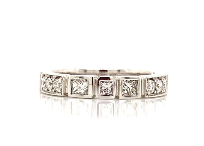 18ct white gold wedding / dress ring