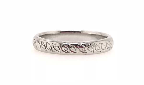 18CT WEDDER WHITE GOLD HAND CRAFTED FEATURING HAND ENGRAVING ALL THE WAY AROUND 3.2MM WIDE